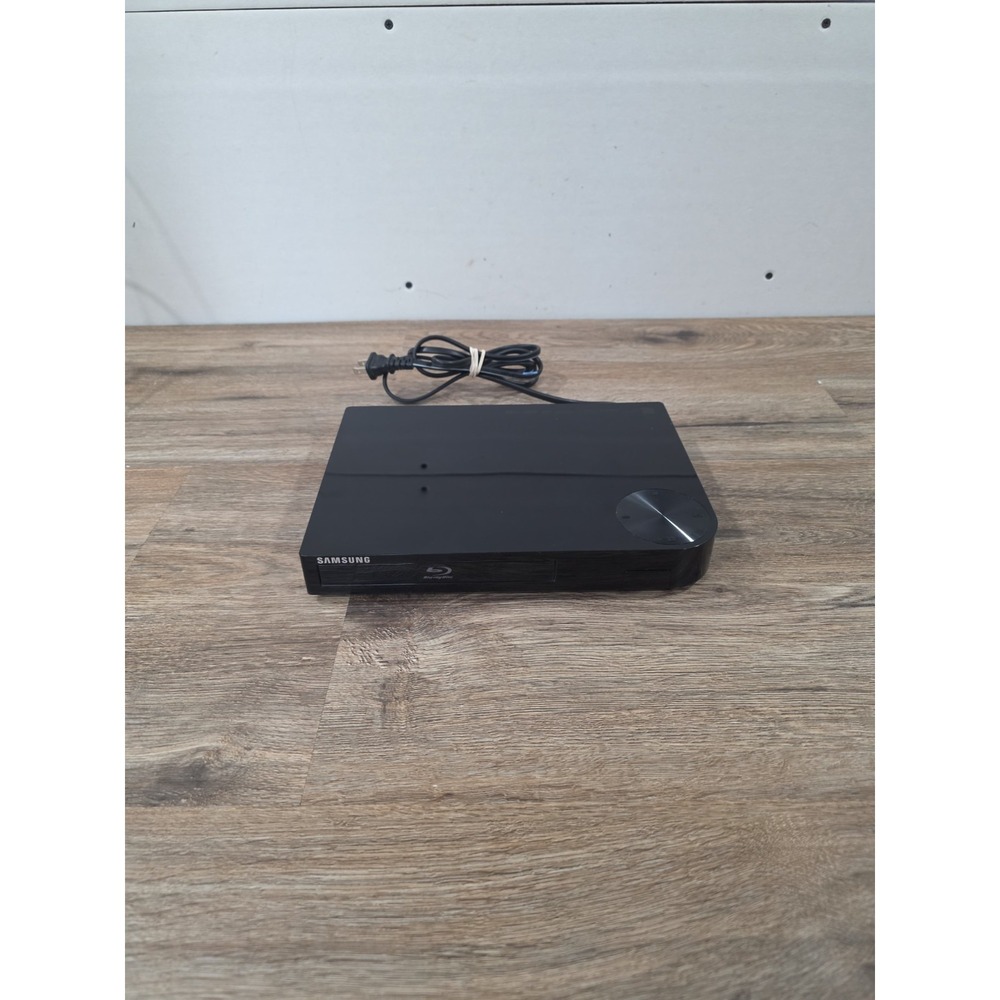 Samsung BD-F5700 Blu-ray/ DVD Player. No Remote. Tested. Works great!